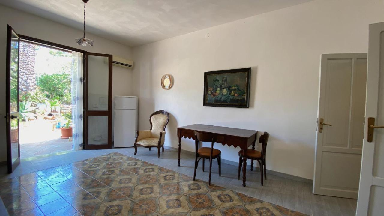 Kleines Refugium Unter Palmen. Apartment Custonaci Exterior photo